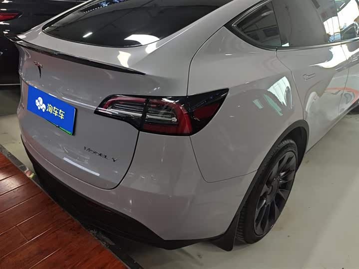 Фото 3 - Tesla Model Y