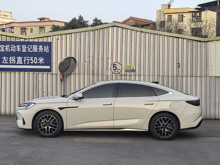 Фото 3 - BYD Seal 07 DM-i Hybrid