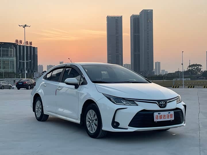 Фото 3 - Toyota Corolla