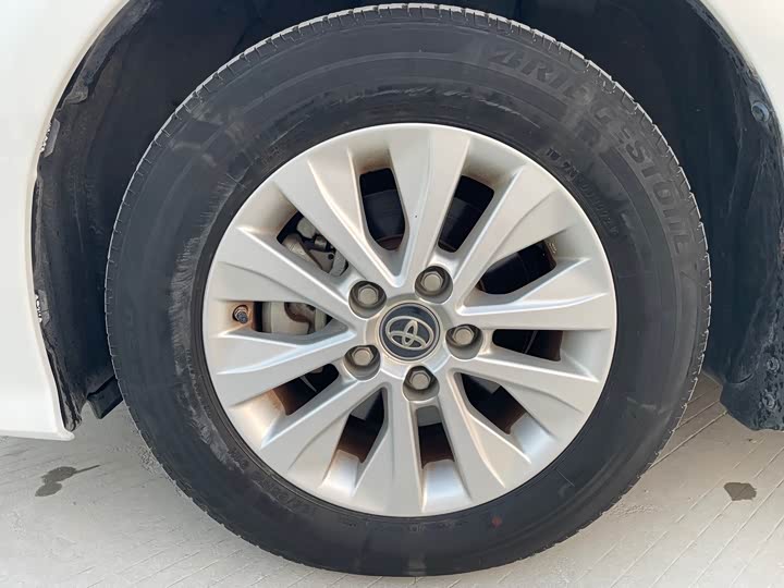 Фото 4 - Toyota Corolla