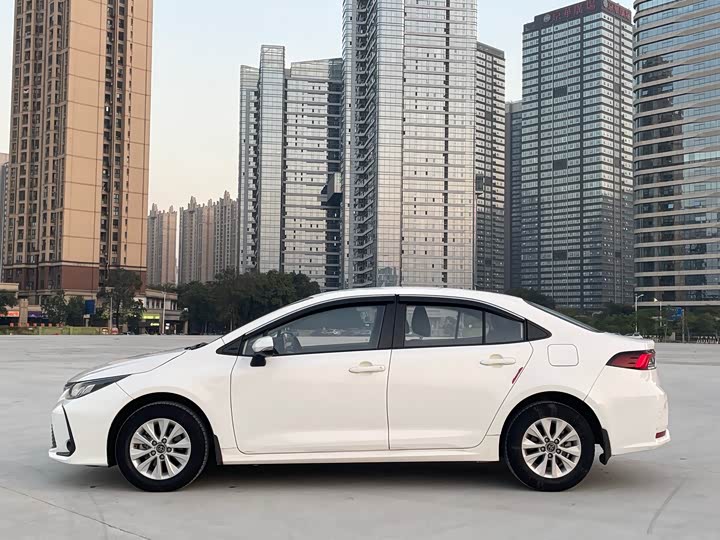 Фото 5 - Toyota Corolla