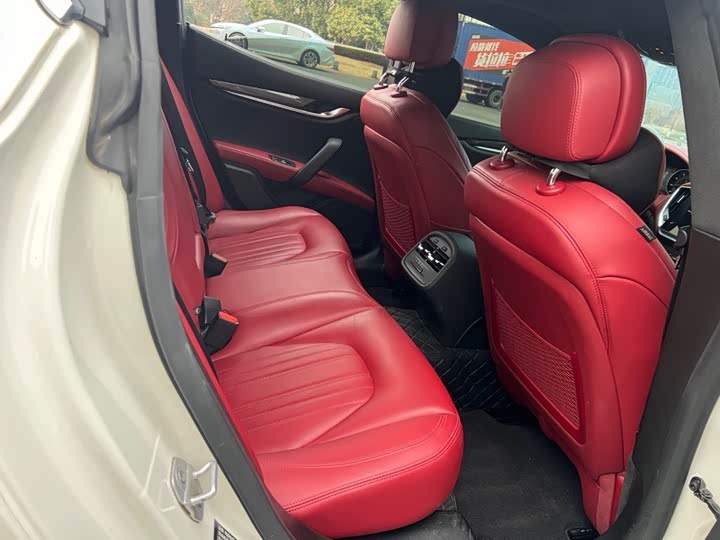 Фото 8 - Maserati Ghibli