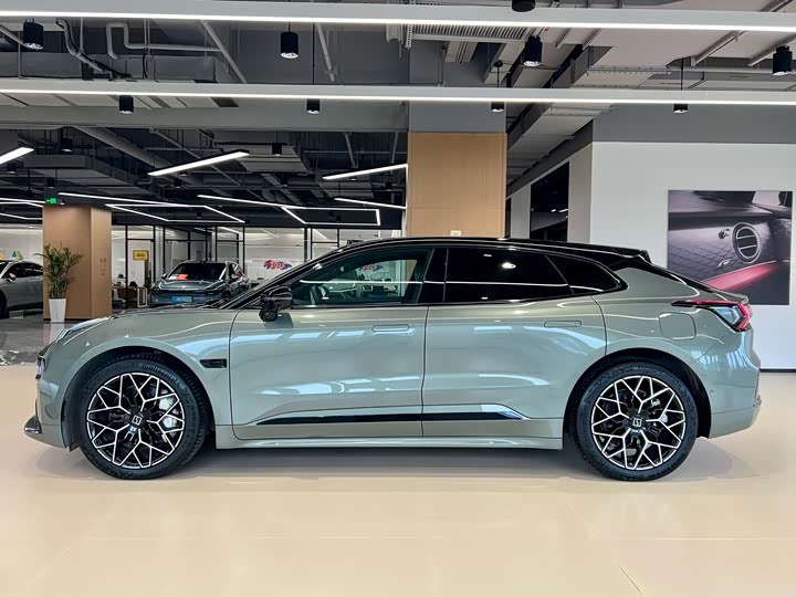 Фото 4 - Zeekr 001