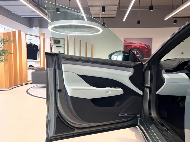 Фото 7 - Zeekr 001