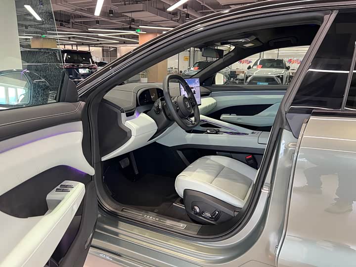 Фото 8 - Zeekr 001