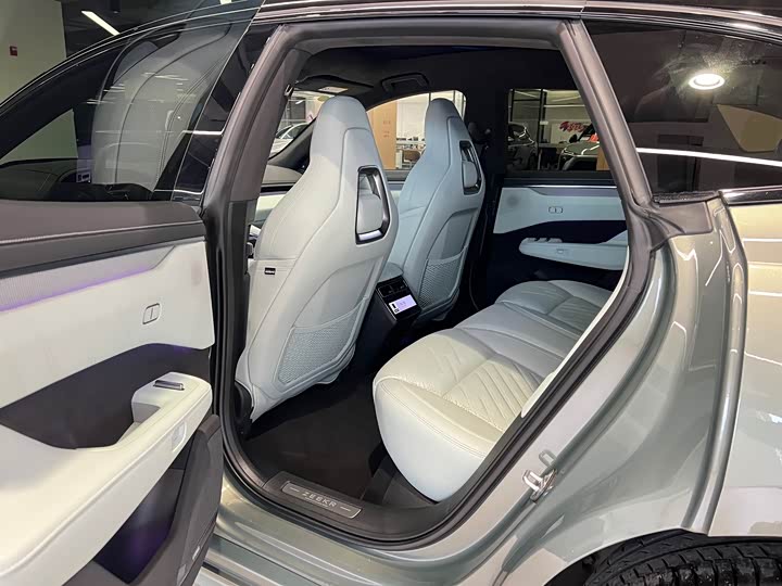 Фото 9 - Zeekr 001