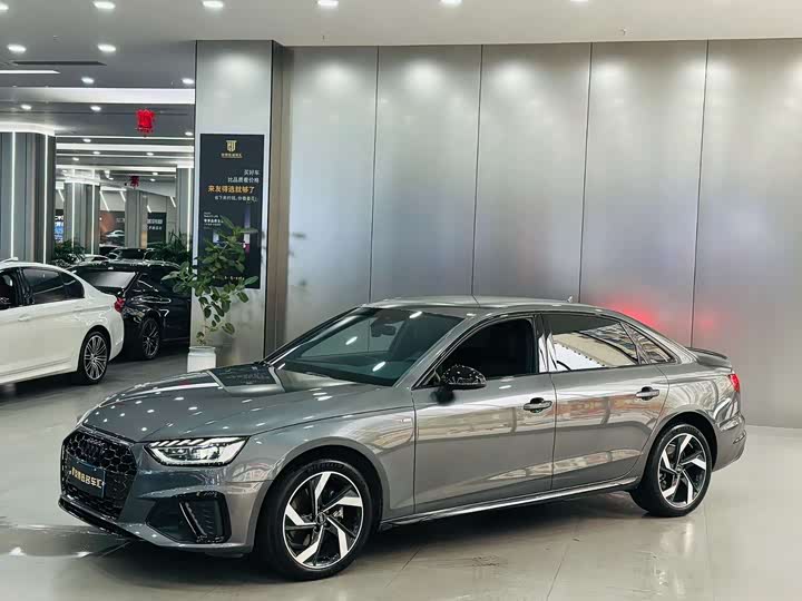 Фото 1 - Audi A4L