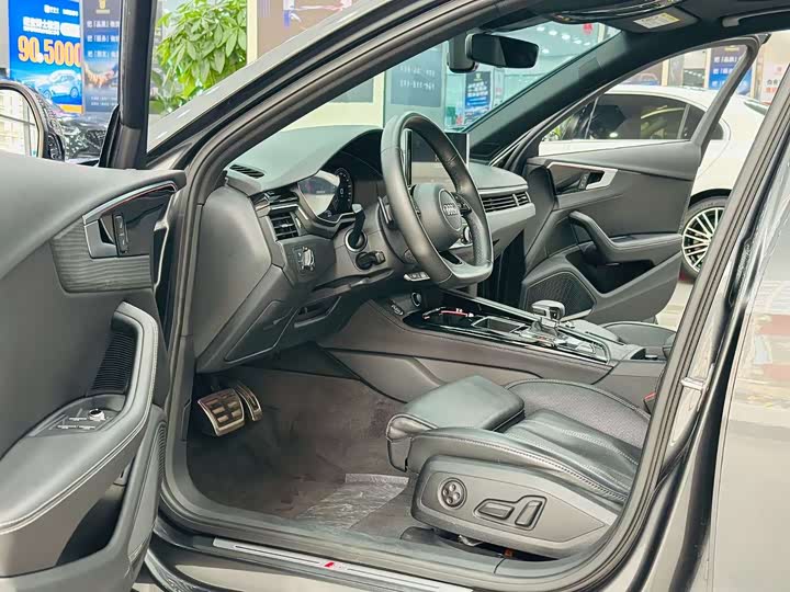 Фото 5 - Audi A4L