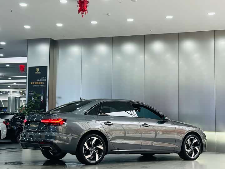 Фото 8 - Audi A4L