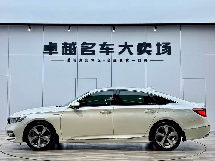 Фото 4 - Honda Accord