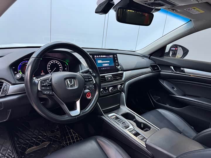 Фото 8 - Honda Accord