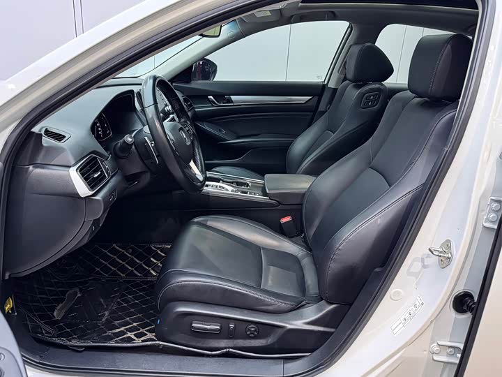 Фото 9 - Honda Accord