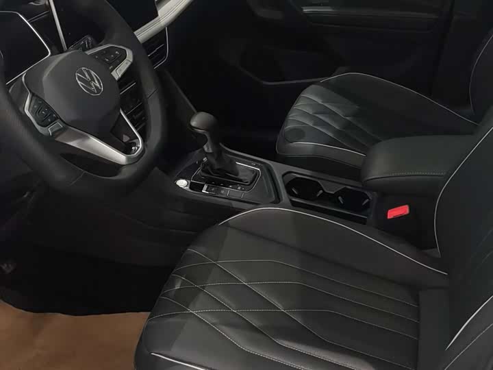 Фото 4 - Volkswagen Tiguan L Pro