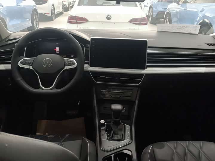 Фото 6 - Volkswagen Tiguan L Pro