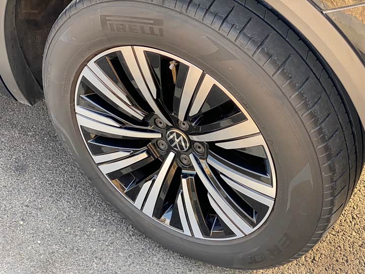 Фото 3 - Volkswagen Touareg R Hybrid