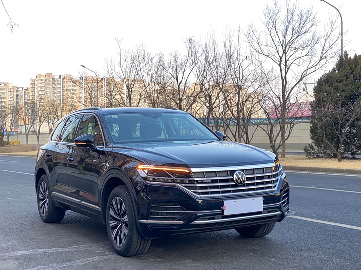 Фото 8 - Volkswagen Touareg R Hybrid