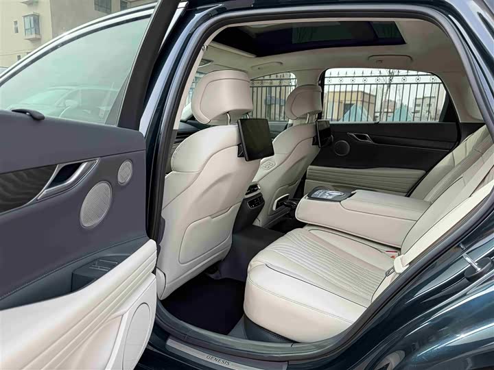 Фото 8 - Genesis G80