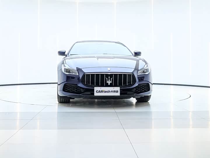 Фото 2 - Maserati Quattroporte
