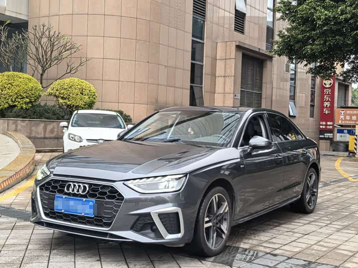 Фото 1 - Audi A4L