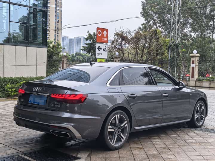 Фото 4 - Audi A4L