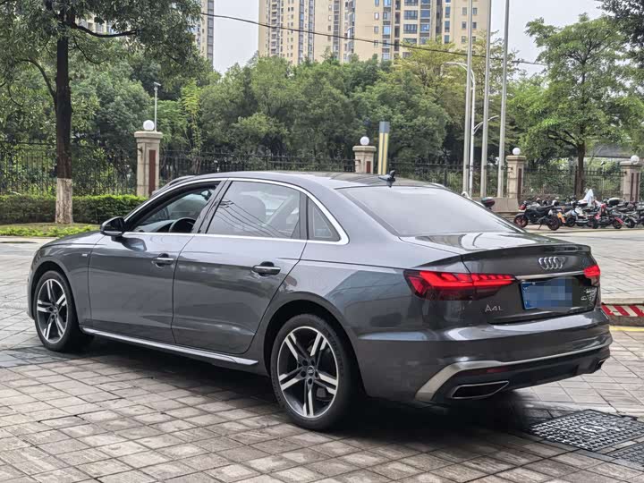 Фото 6 - Audi A4L