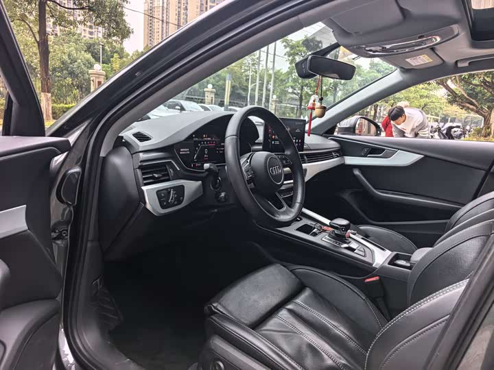 Фото 9 - Audi A4L