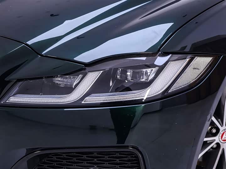 Фото 4 - Jaguar XF L