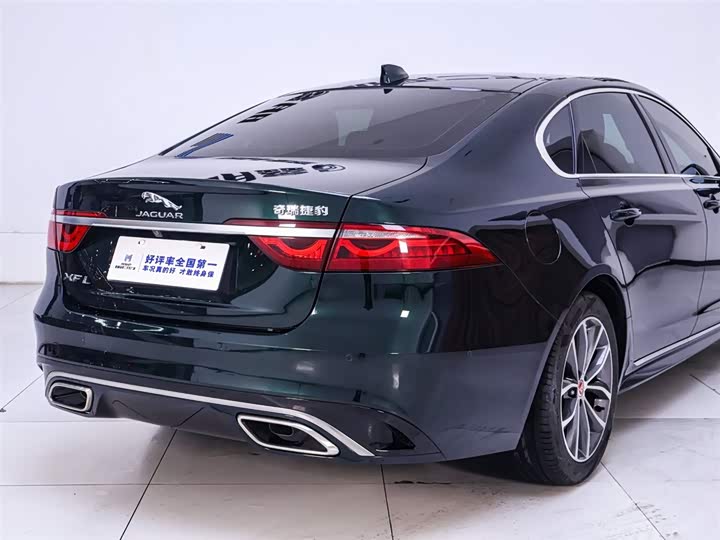 Фото 8 - Jaguar XF L
