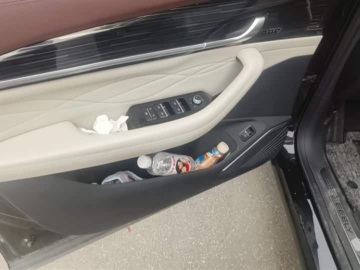 Фото 7 - Geely Monjaro