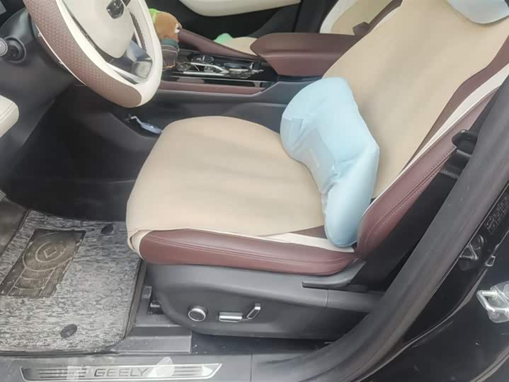 Фото 9 - Geely Monjaro