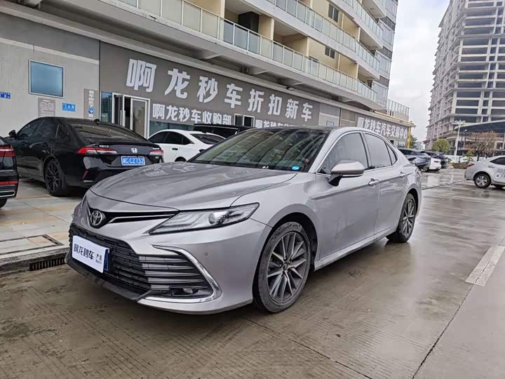 Фото 1 - Toyota Camry
