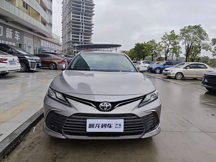 Фото 2 - Toyota Camry