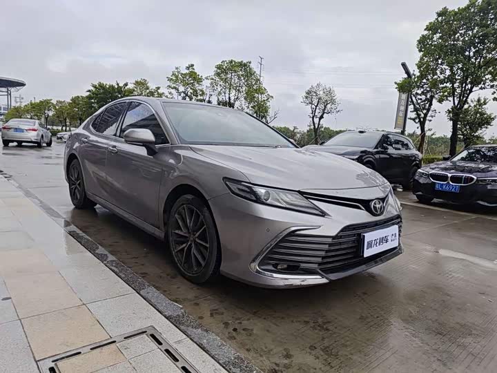 Фото 3 - Toyota Camry