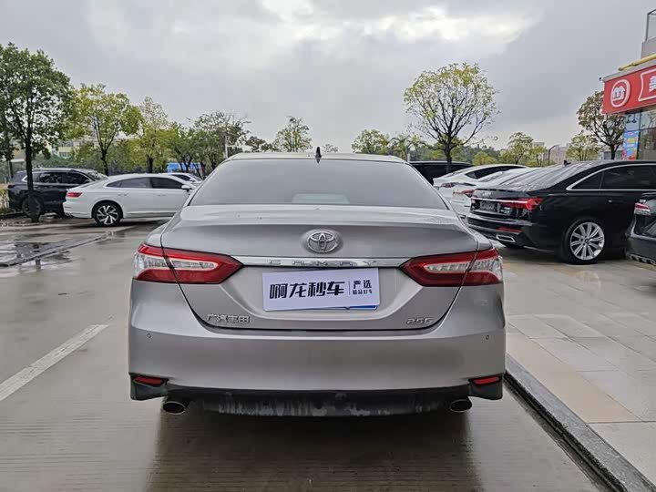 Фото 5 - Toyota Camry