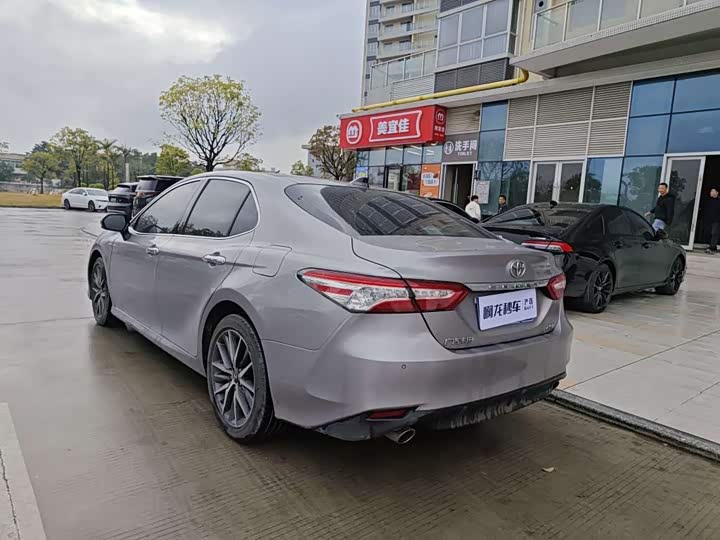 Фото 6 - Toyota Camry