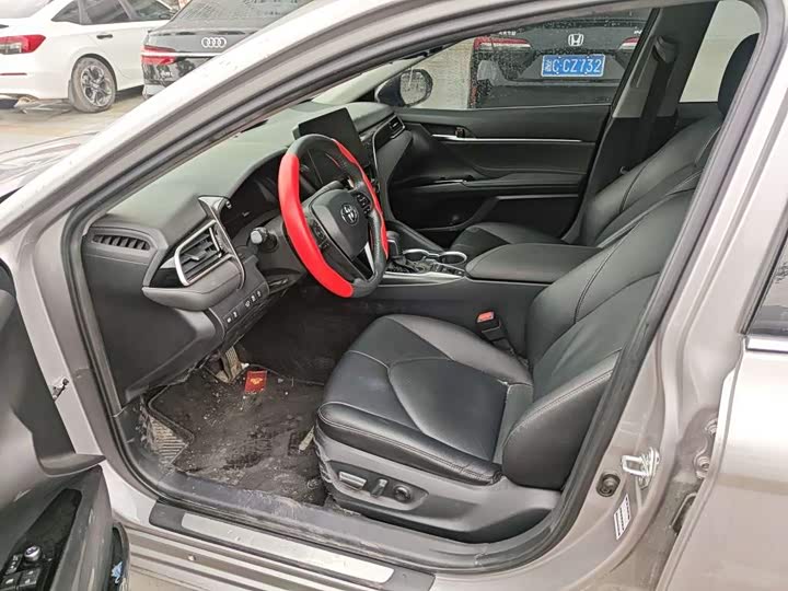 Фото 7 - Toyota Camry