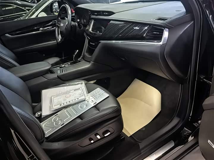 Фото 2 - Cadillac XT6