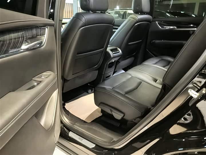 Фото 5 - Cadillac XT6