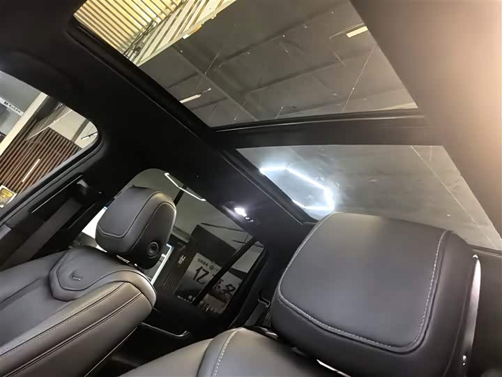 Фото 6 - Cadillac XT6