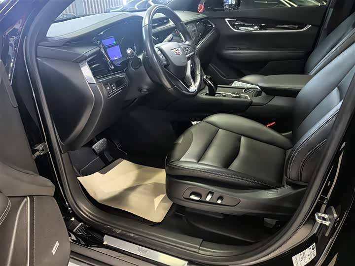 Фото 8 - Cadillac XT6
