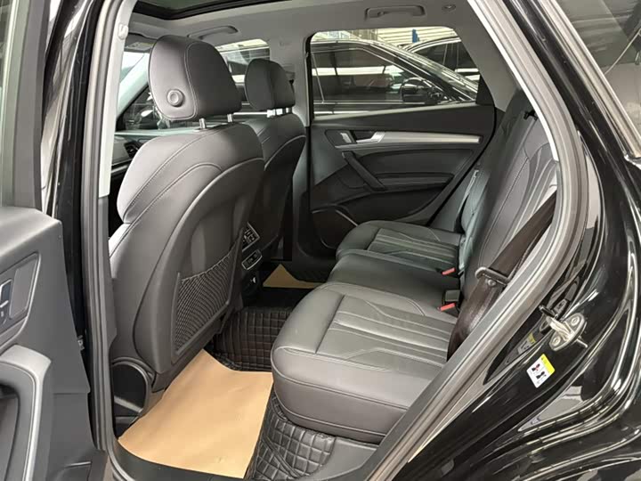 Фото 4 - Audi Q5L