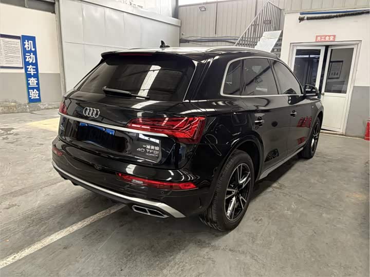 Фото 9 - Audi Q5L