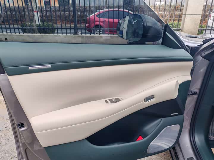 Фото 4 - Xiaomi YU7