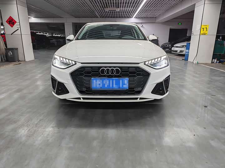 Фото 2 - Audi A4L