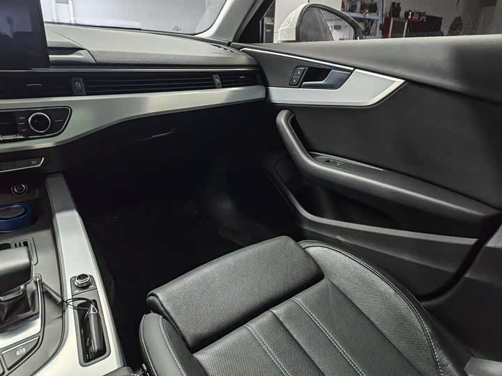 Фото 9 - Audi A4L