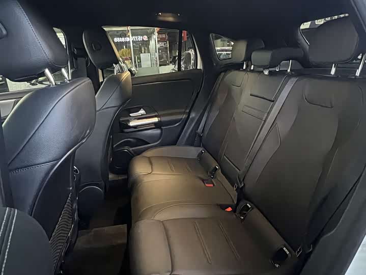 Фото 9 - Mercedes-Benz GLA-Class