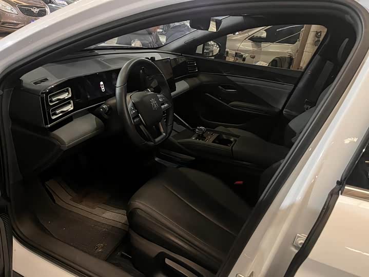 Фото 7 - BYD Qin L