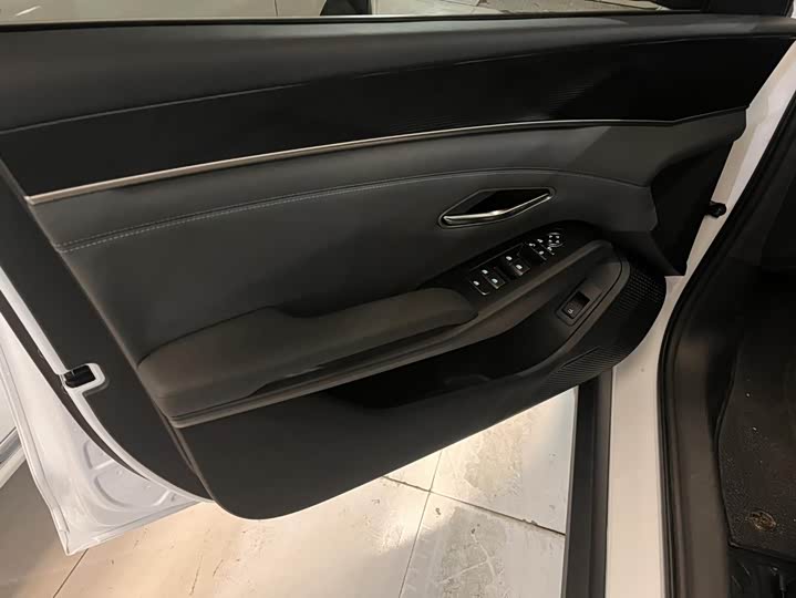 Фото 8 - BYD Qin L