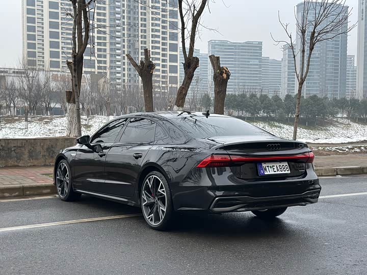 Фото 7 - Audi A7L
