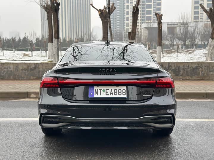 Фото 8 - Audi A7L